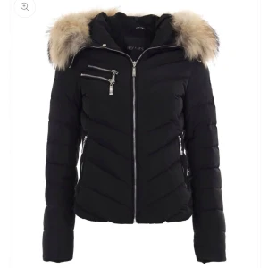 Hollies chatel jacka - Varm jacka, knappt använd💓