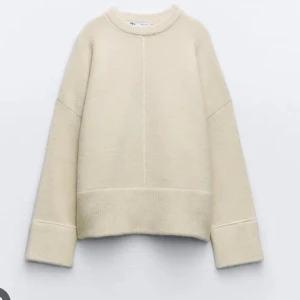 Stickad tröja  - Stickad tröja från Zara i bra skick!