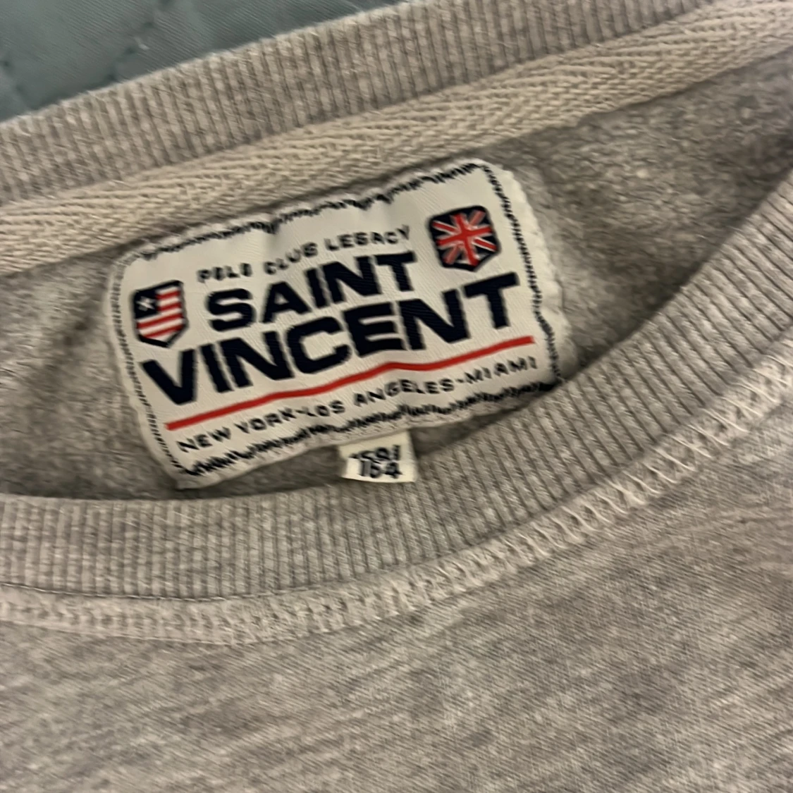 Grå tröja från Saint Vincent - 90