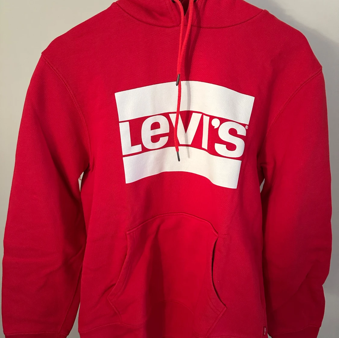 Röd hoodie från Levi's