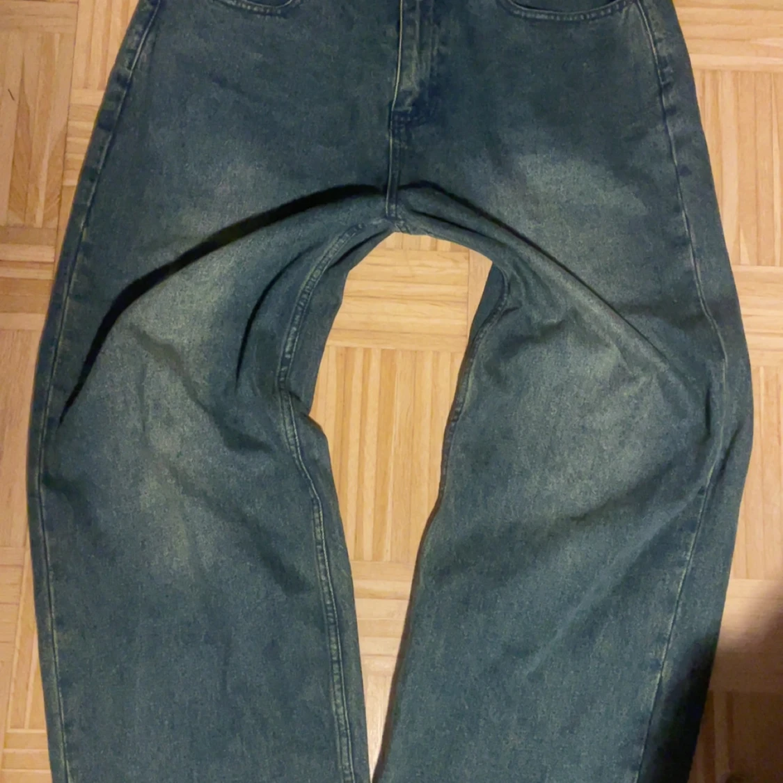 Jeans med drakbroderi från Ed Hardy