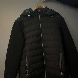 Moncler cardigan  - Moncler cardigan storlek L. Nästan inte använd