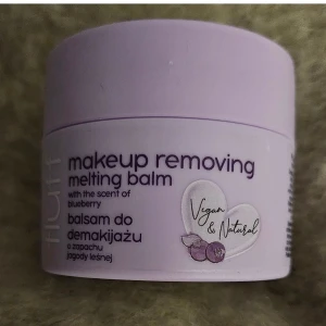 Fluff Makeup Removing Melting Balm blåbär NYTT  - rengör varsamt och noggrant hela ansiktet avlägsnar även vattenfast smink irriterar inte hyn motverkar torr hud Innehåll:  vegansk produkt