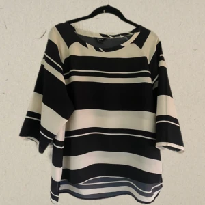 Randig polyester bok  - Tunn men fint skick!