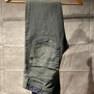 Dondup jeans - Dondup | Nypris 3000 | Modell Sam | Storlek 30 | Skick 7/10 |