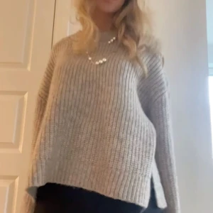 Gina tröja - Så snygg tröja från Gina Tricot! Köpt för ett tag sen min endast använd ett fåtal gånger! Inga tydliga defekter lånade bilder