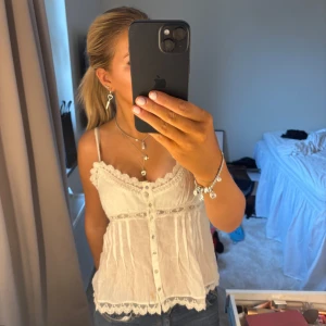 Zara topp - Jätte söt topp från Zara. Endast testad och den är slutsåld🥰storlek M men passar även mig som har xs/s