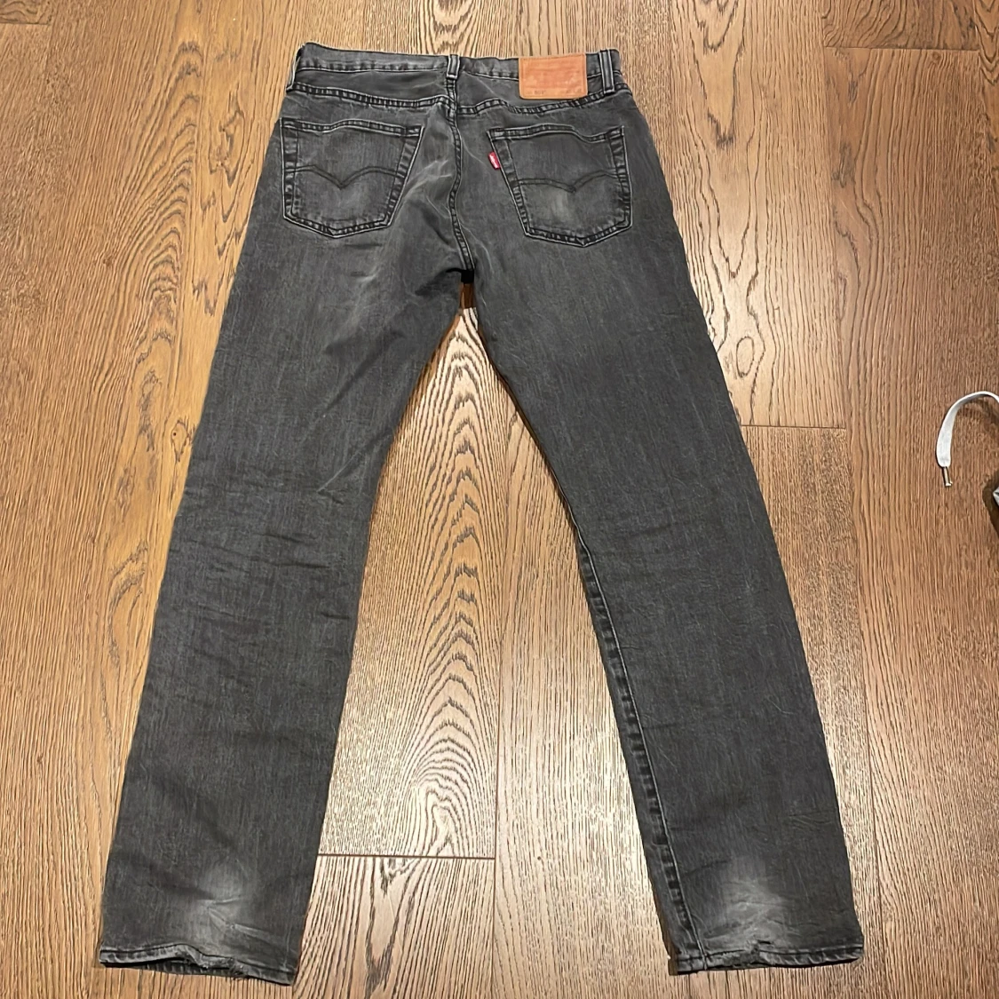 Gråa straight Levis jeans - 90
