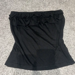 Bandau topp, strappless - Supersöt topp köpt secondhand, fin på fest, använd många gånger, fint skick