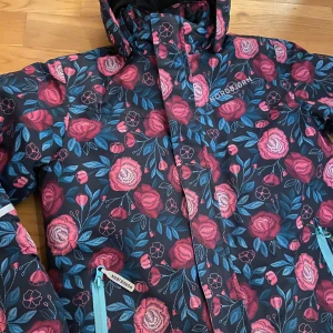 Vinterjacka strl 150 - Bra skick tycker jag varm vinterjacka