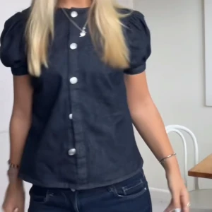 jeans topp - Jätte snygg jeans topp/ blus från zara!!