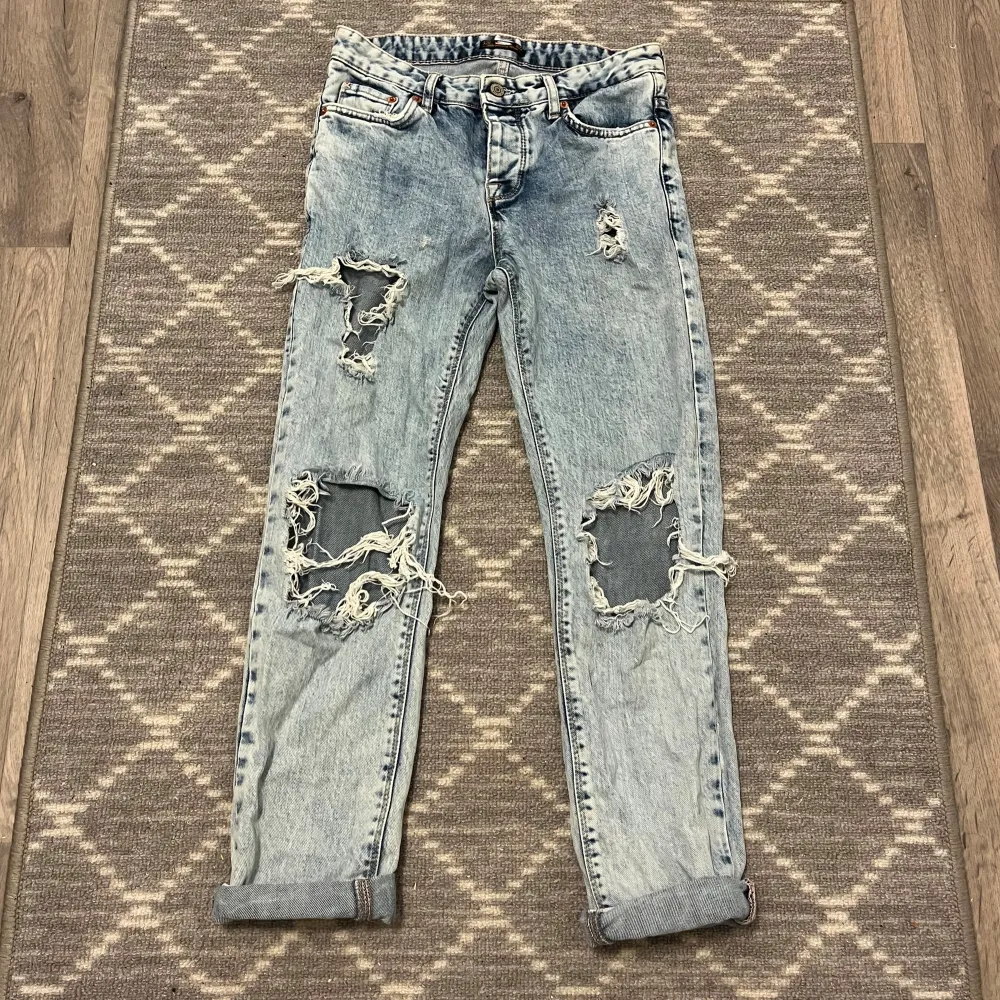 Jeans i storlek 32 från Pull & bear, knappt använda☺️. Jeans & Byxor.