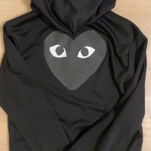 Cdg tröja - Storlek M sitter dock lite mindre Bra skick