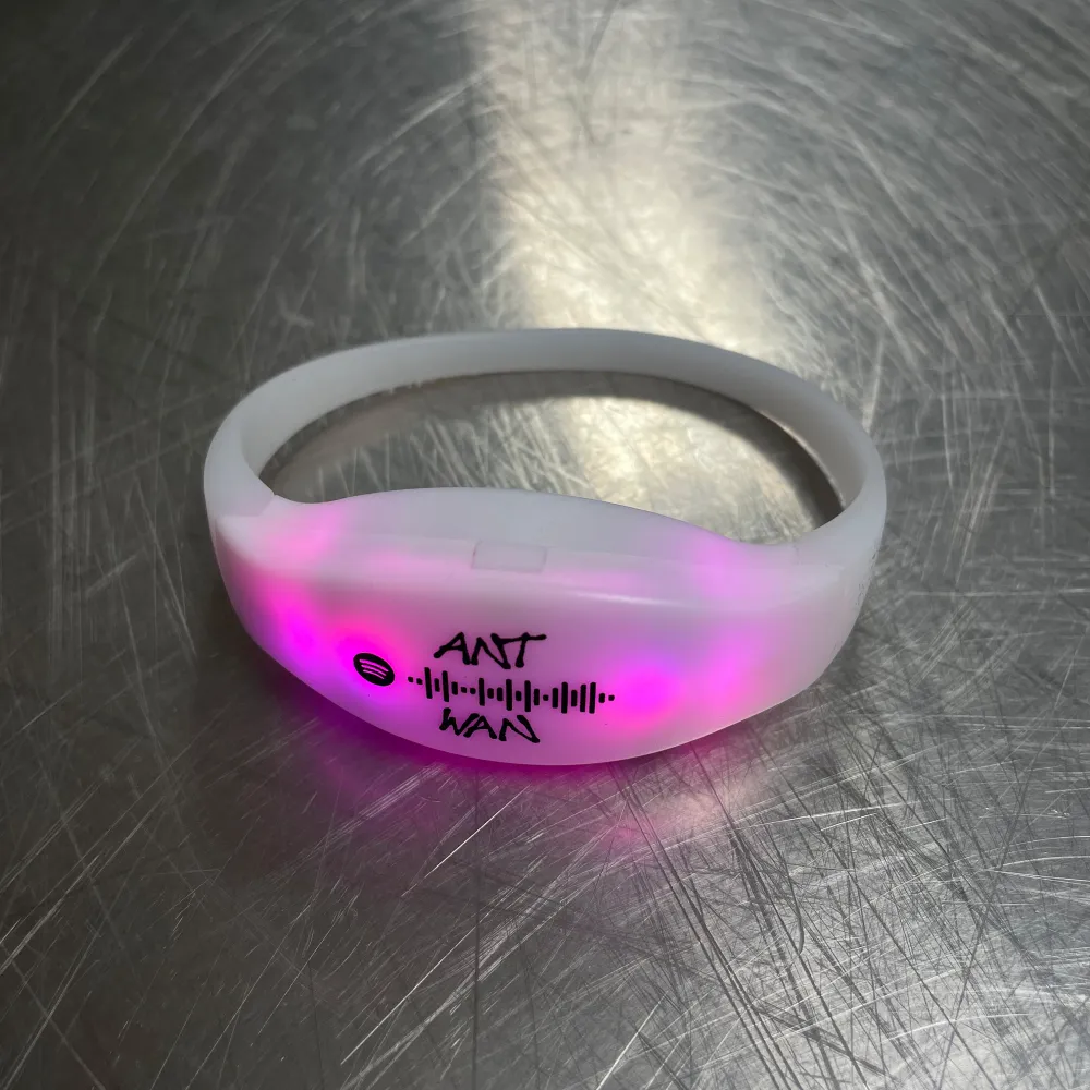 Helt oanvända Antwan armband från hans konsert i Tele2 Arena. Accessoarer.