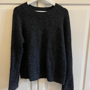 Stickad tröja - Super mysig stickad tröja som knappt är använd. Passar även S! 