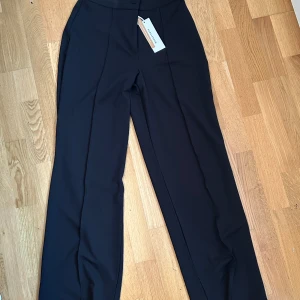 Byxor  - Helt nya byxor.