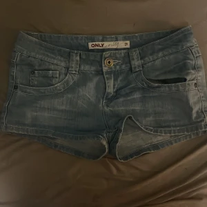 lowrise jeansshorts - skitsnygga jeansshorts från märket only, använt ett par gånger, intressekoll 