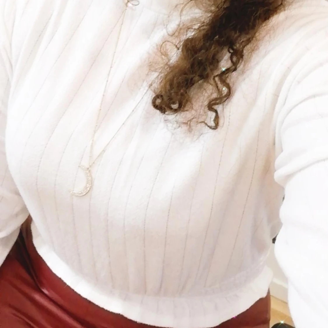 Vit långärmad topp med resårdetaljer - 92