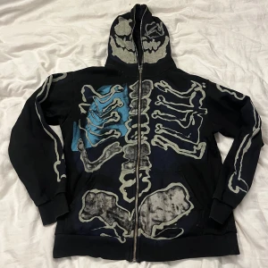 Cactus jack zip hoodie - Jätte fint skick det ända är att dragkedjan är svår att dra upp men inget mer än det, pris kan diskuteras