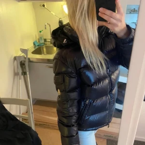 Moncler maya jacka - Jättefint skick 