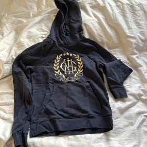 Gant hoodie! - Använd fåtal gånger, inga defekter och fint skick!