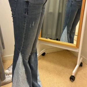 Omsydda lågmidjade gap jeans  - Omsydda jeans från märket gap! Jätte fint skick men kommer tyvärr inte till användning, om ni inte är nöjda med priset är det bara att skriva t mig!!💗💗