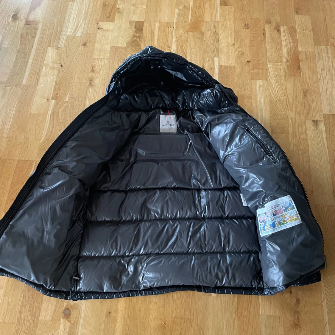 Moncler Maya SVART Size 4 (L) - 91