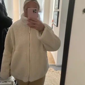 Teddy jacka - Teddy jacka från newyorker ( lik den från hm) använd 2 gånger. 