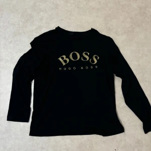 Hugo Boss tröja  - Knappt använd  200kr 