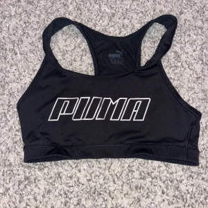 Svart sport-bh Puma - Normal i storleken. Använd fåtal gånger.