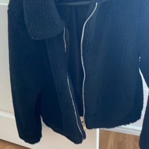 Teddy jacka svart  - Stl s