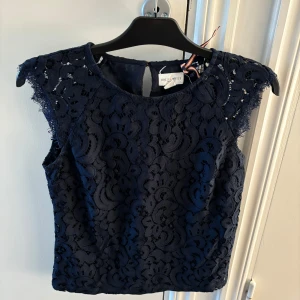 Holly & whyte top strl S - Använd 1ggr. Köpt på Lindex.