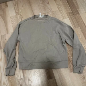 Tröja  - Tröja som säljs då jag inte använder den längre. Har använt den många gånger, men den är i bra skick.