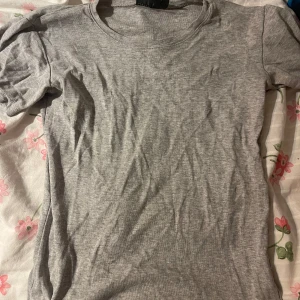 Grå tröja  - Grå tröja