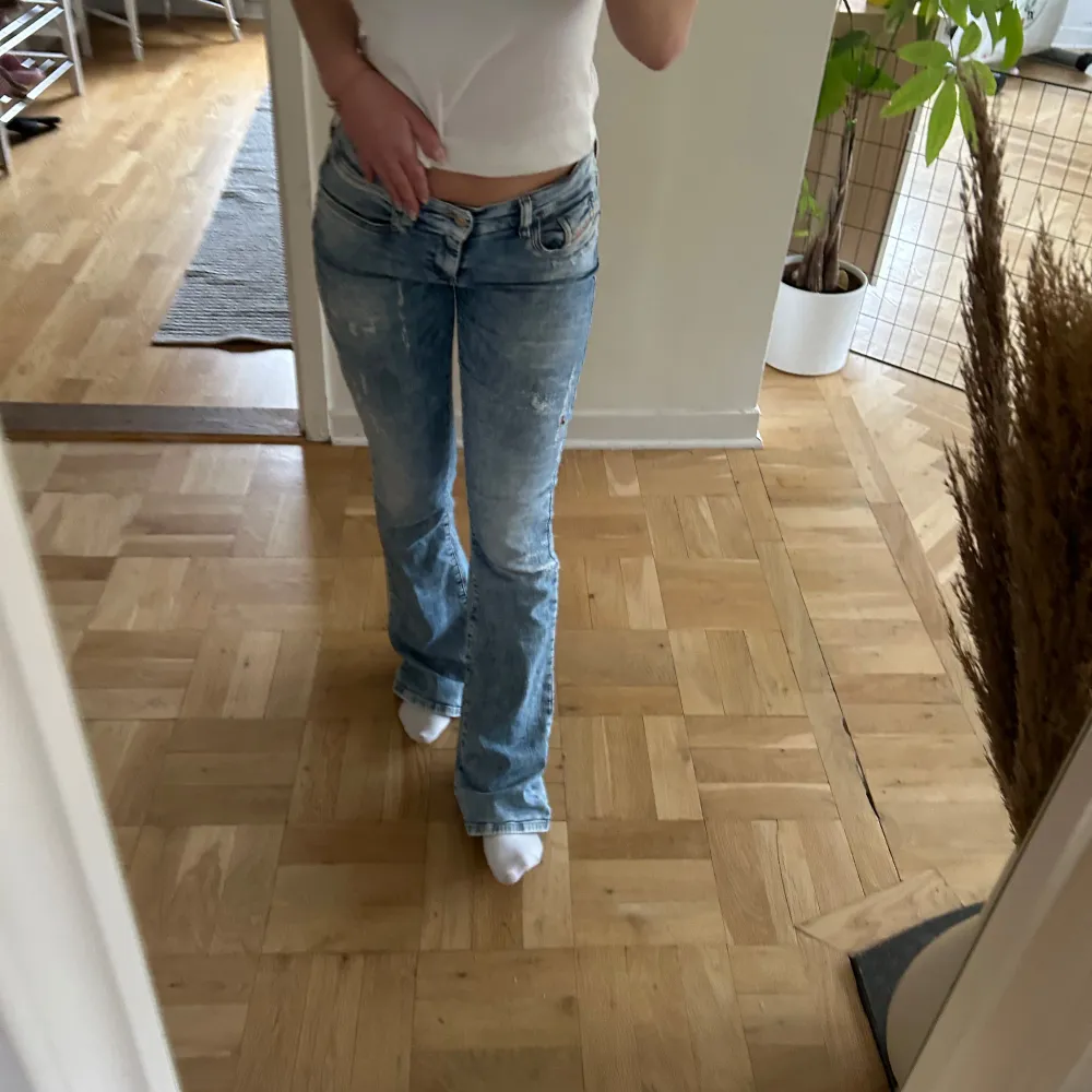 Använt några gånger, dom är töjbara och justerbara i midjan. Jag är 163 💗. Jeans & Byxor.