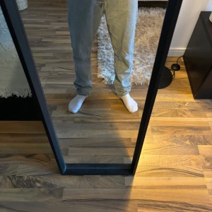 Blå jeans från weekday - Blå jeans från weekday i andvänt skick.