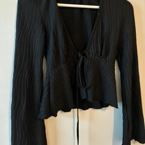 Knytbar topp - Passar i storlek S, från Urban outfitters