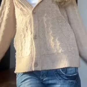 Sökern.  - Hej söker denna tröja, storlek S/ xs! Hör gärna av dig om du har en!🥰🥰