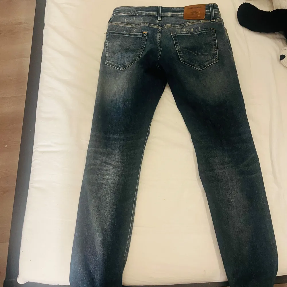 Ett par feta Jack&Jones jeans. De passar inte längre därför vill jag sälja.. Jeans & Byxor.