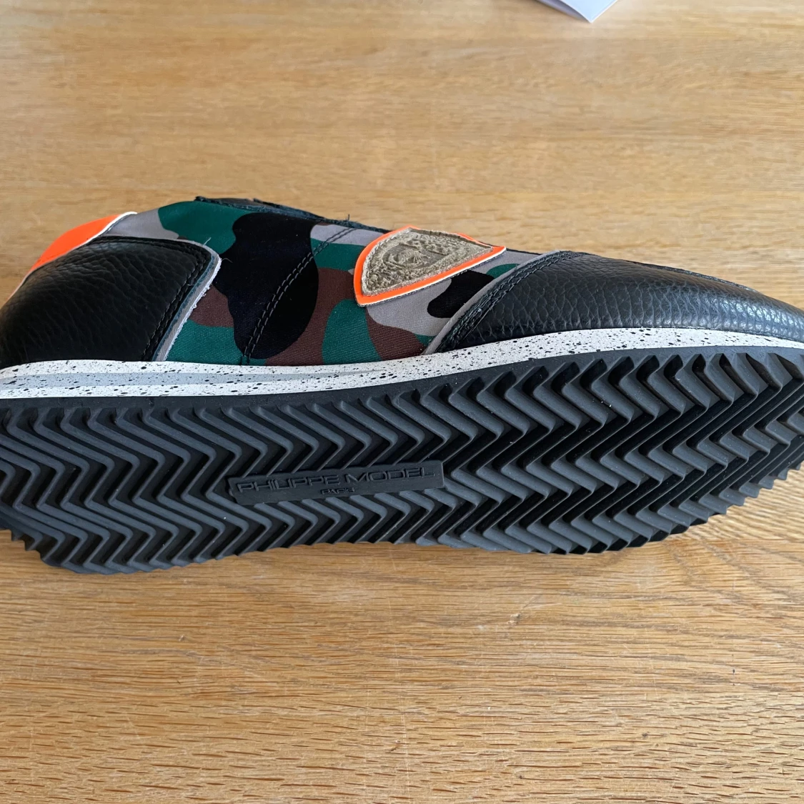 Camouflage sneakers från Philippe Model - 92