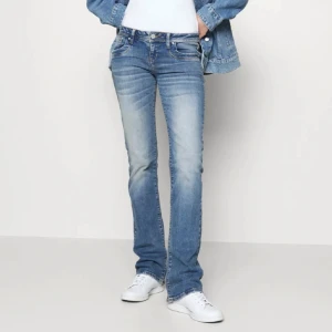 ltb jeans - säljer nu exakt samma jeans som i flödet fast i en anna storlek då jag inte får användning av dom heller längre💕