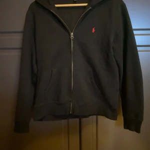 Ralp Lauren - Bra skick  Säljer för att den inte passar mig längre 