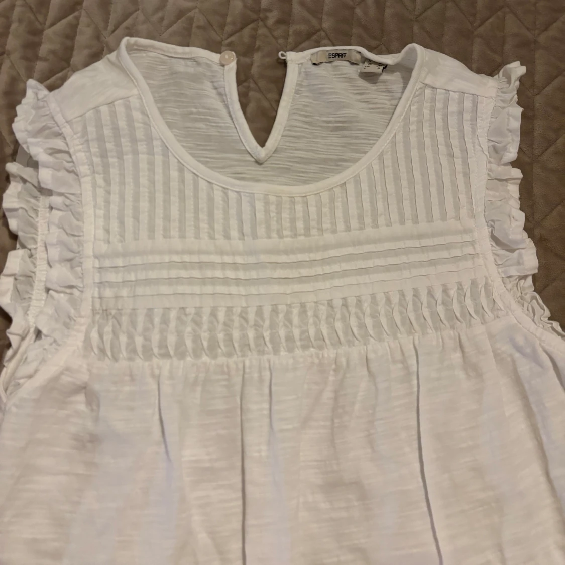 Vit ärmlös blus från Esprit - 2