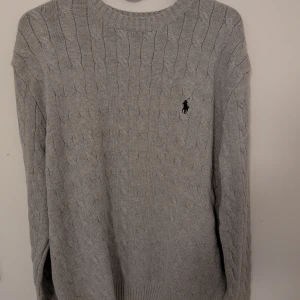 Ralphlauren cable knit - Ralphlauren kabel stickad tröja, storlek S, använd 3 gånger aldrig tvättad. I:I