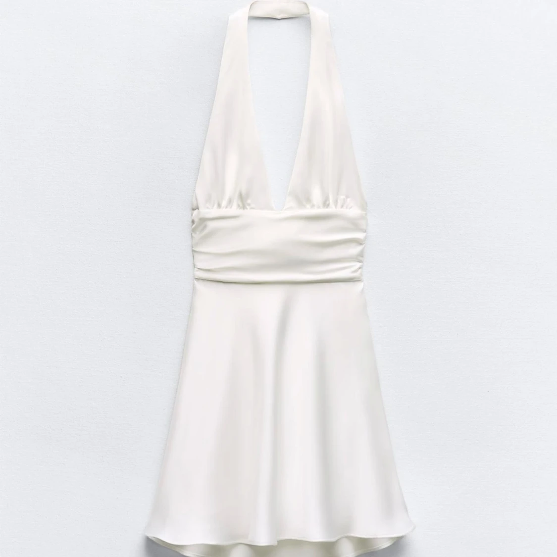 Vit satin klänning från Zara - 1