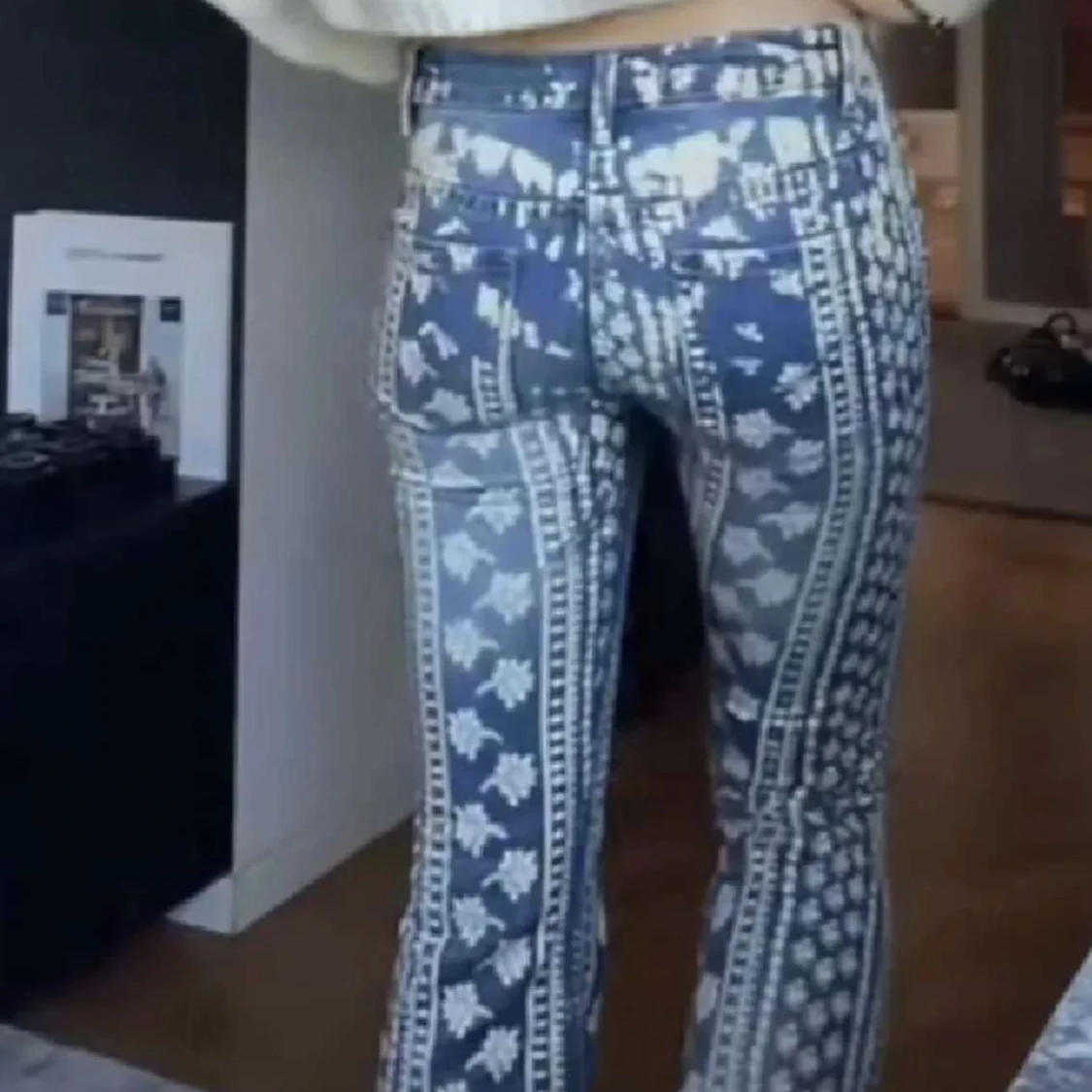 Mönstrade byxor med blommigt mönster - 2