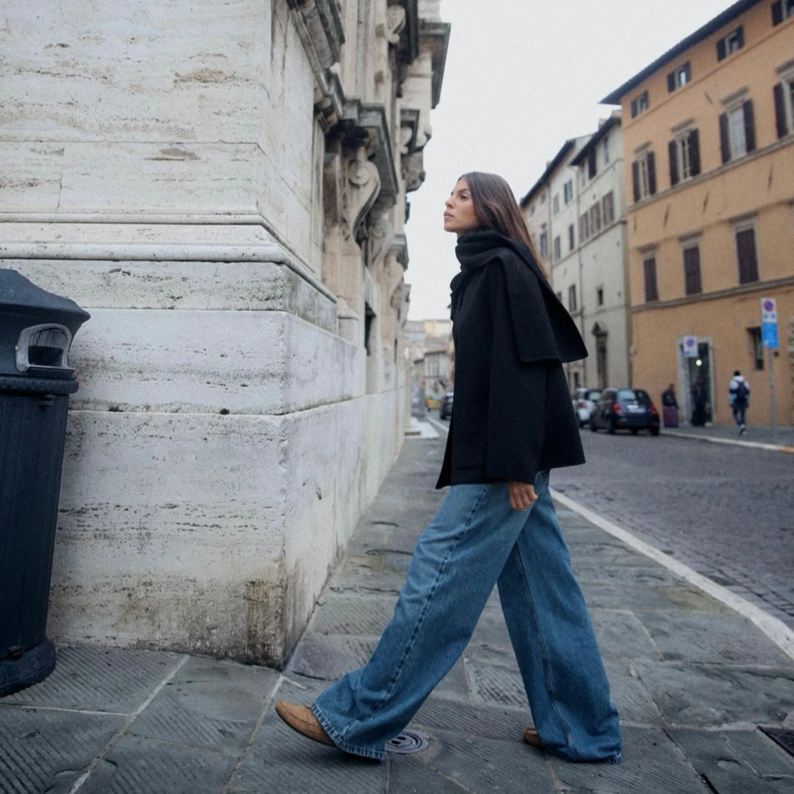 Slutsåld svart kappa med sjal- Zara - 3