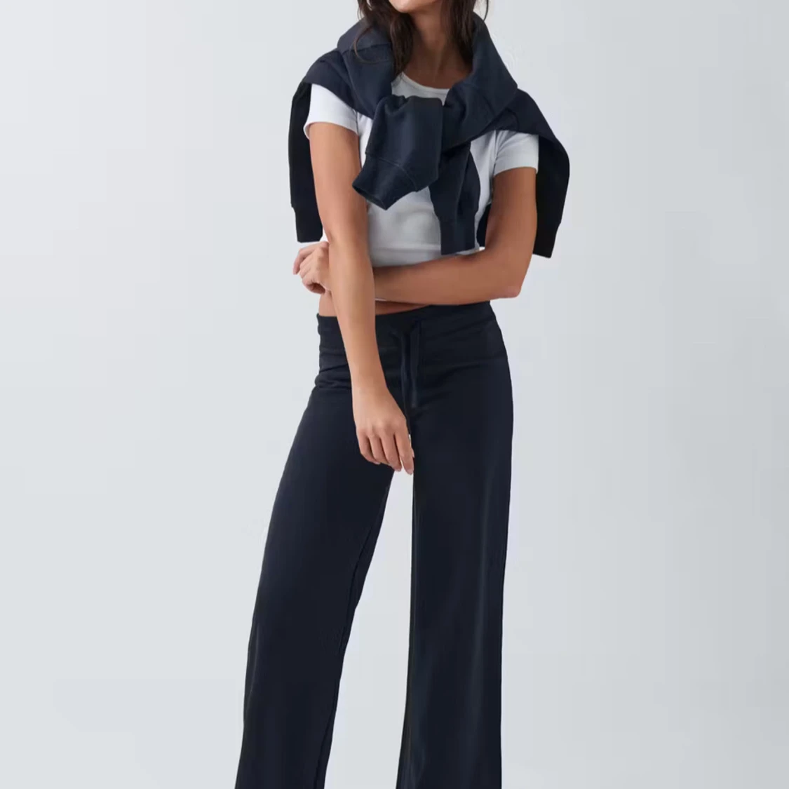 Gina Tricot marinblå low waist mjukisbyxor