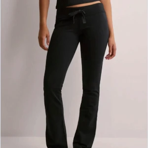 lågmidjade mjukisbyxor 💕 - Från nelly storlek S