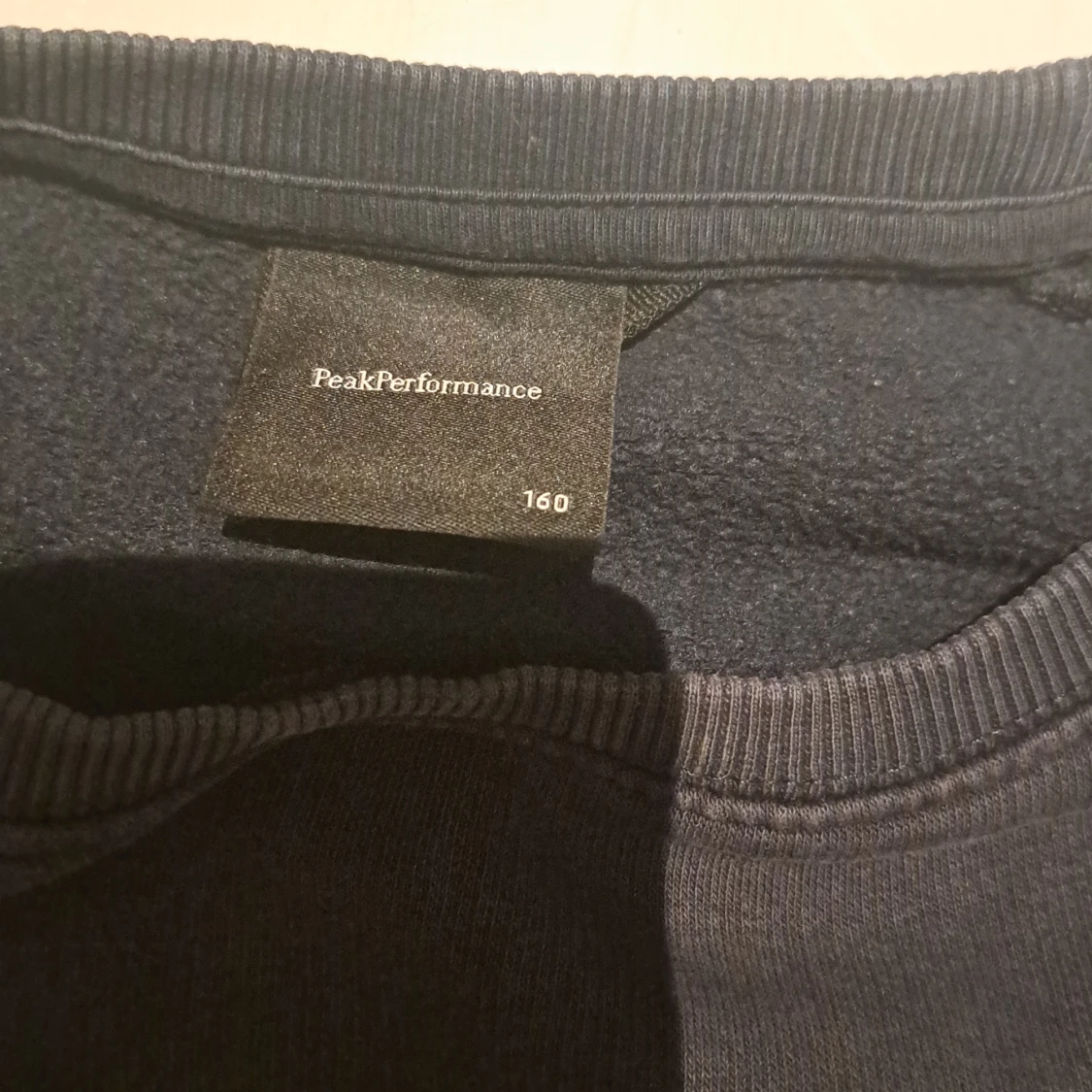 Mörkblå tröja från Peak Performance - 1